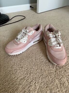 Nike AirMax Women's Pink Lace-Up Athletic Sneakers